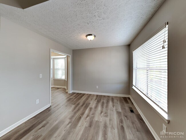 Foto del edificio - 753 Jaywood Dr
