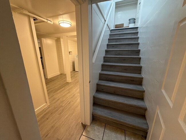 Building Photo - 914 3rd Ave
