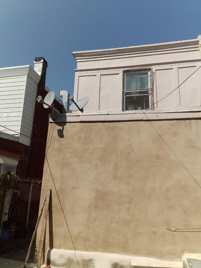 Trasero - 1118 W Rockland St