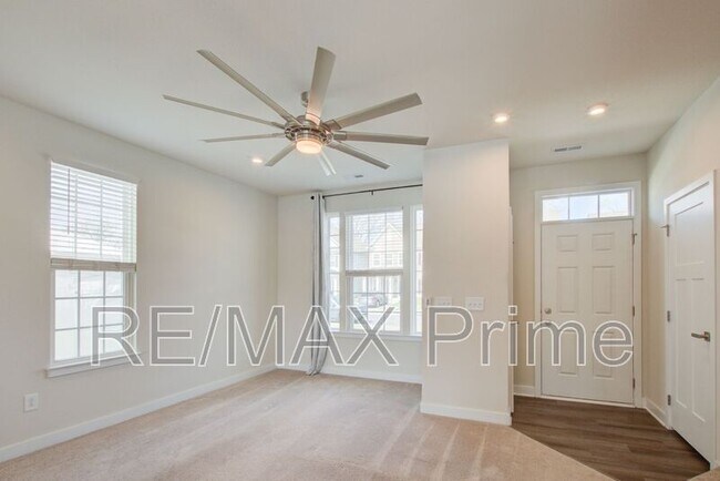 Building Photo - 255 Goldenstar Ln