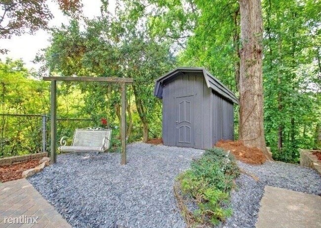 Building Photo - 4327 Azalea Dr SE