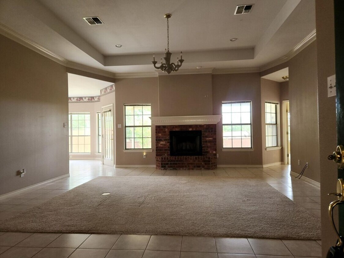 Building Photo - Beautiful home in Kerrville Texas!