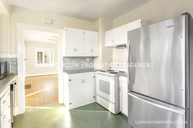 Building Photo - 2318 SE 72nd Ave