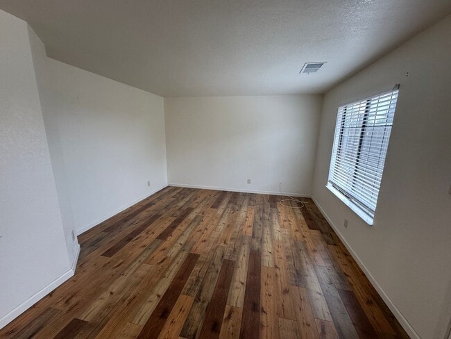 Foto del edificio - 1498 E Carolyn Ln