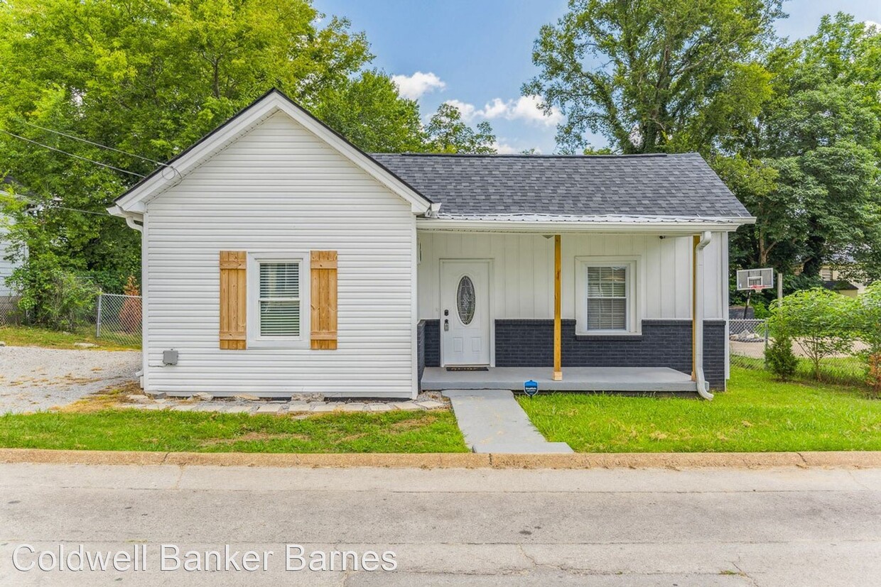 Primary Photo - 3 br, 2 bath House - 819 Woodside St.