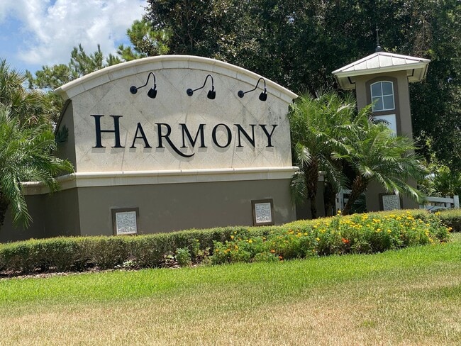 Building Photo - 3 Bedroom 2.5 Bath Townhouse in Harmony fo...