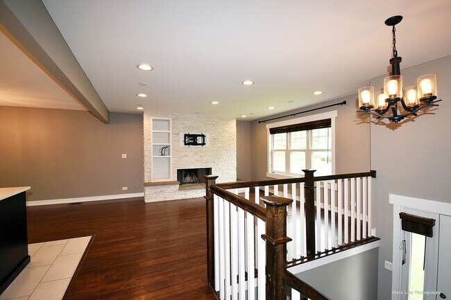 Building Photo - 610 Violet Ln