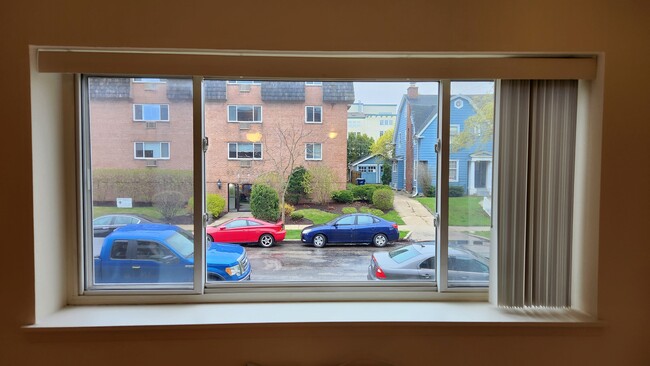 Ventana de la sala de estar - 2222 E Belleview Pl