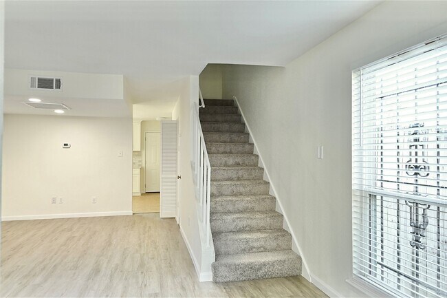 Foto del edificio - 7918 Prestwood Dr