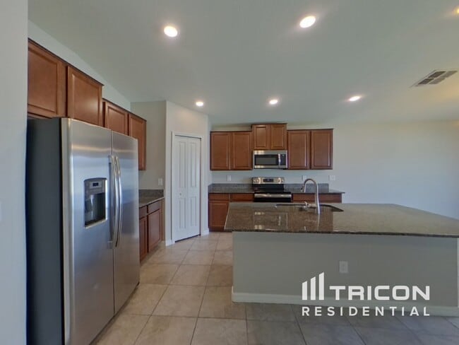 Building Photo - 1615 Broad Winged Hawk Dr