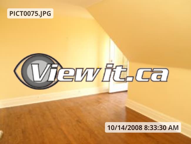 Photo du bâtiment - Large 3 Bedroom Upper Level Unit