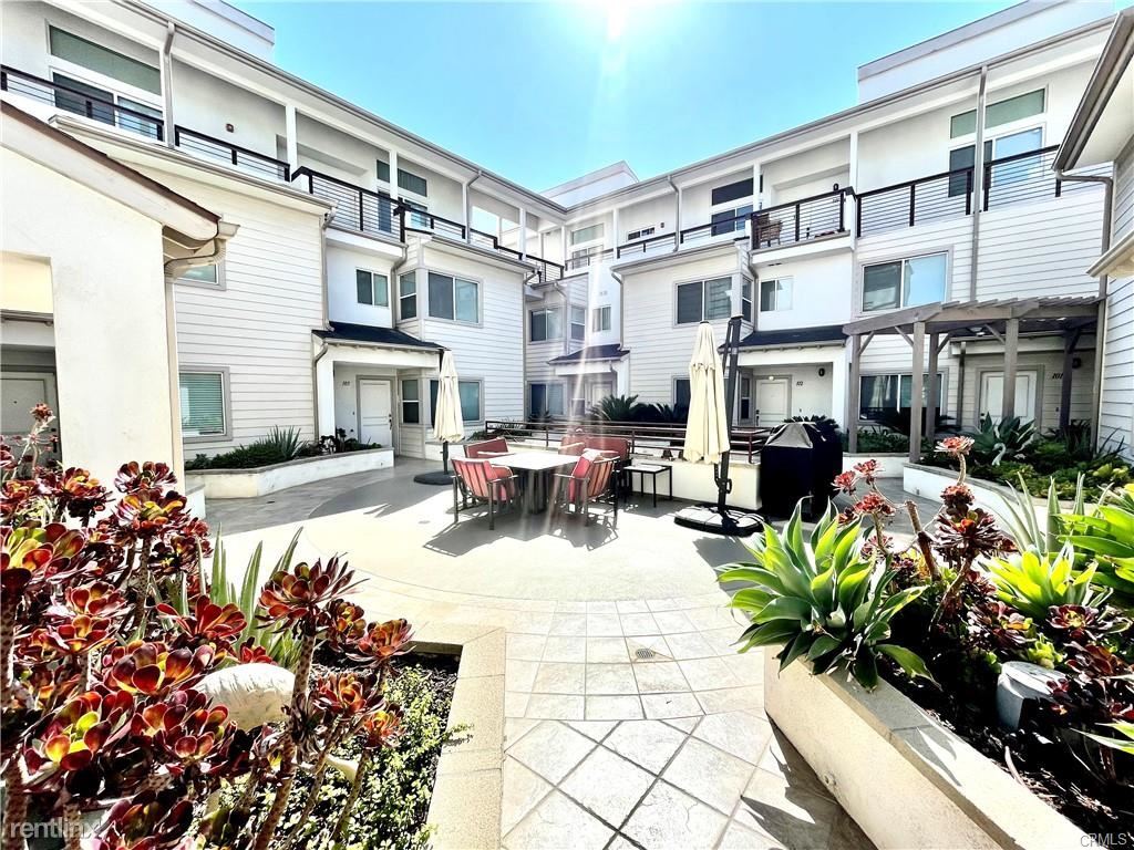 Primary Photo - 2 br, 2 bath Condo - 480 N Catalina Ave Un...