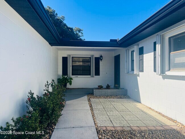 Building Photo - 285 E Lauren Ct