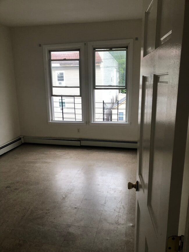 Building Photo - 495 S 18th St