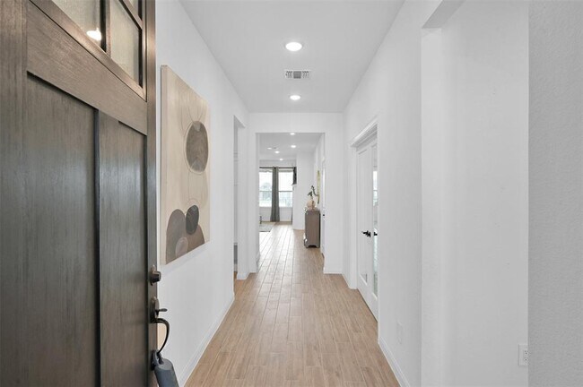Foto del edificio - 9743 Rockwell Dr