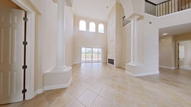 Building Photo - Beautiful 4-bedroom , 4 bathroom House wit...