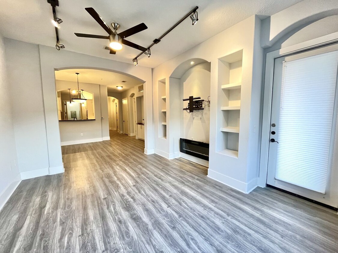 Primary Photo - BEAUTIFUL CONDO WITH AMENITIES NEAR VANDER...