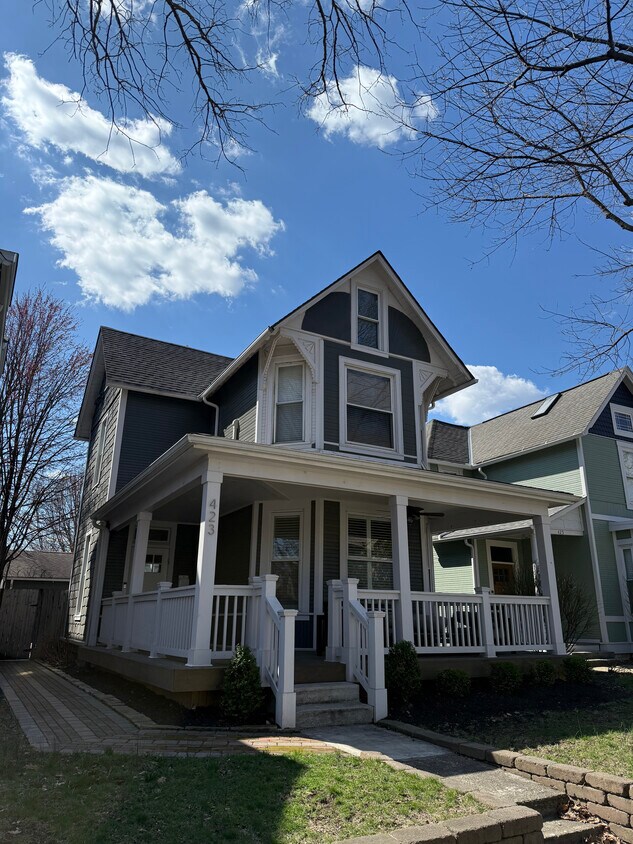 Foto principal - 423 W 2nd Ave