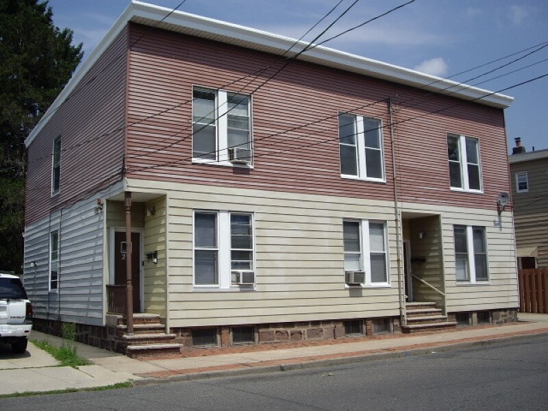 Primary Photo - 21 E Barbour St
