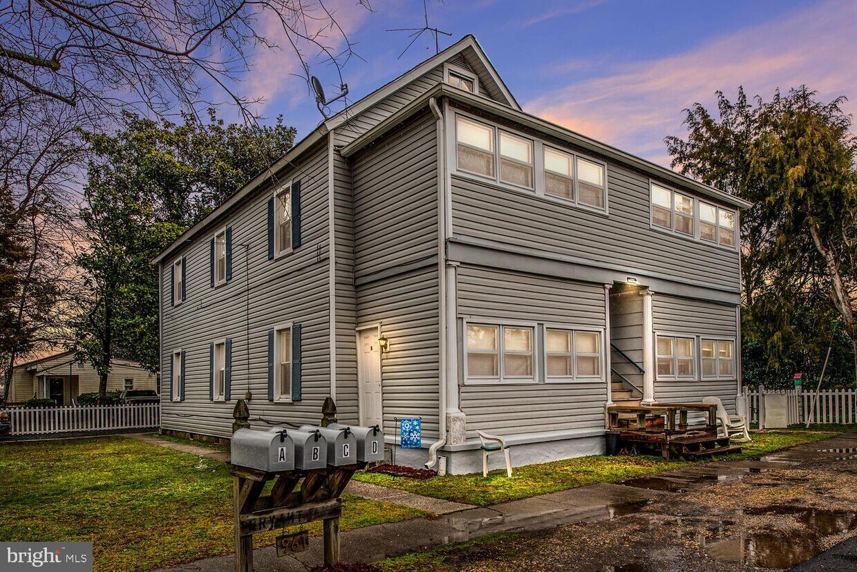 Primary Photo - 961 Bryant Ave