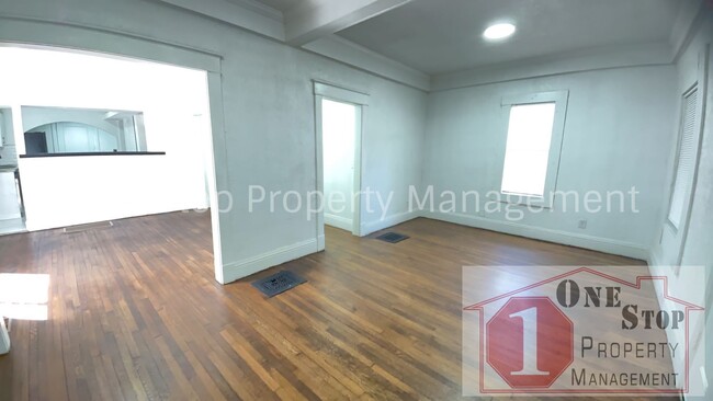 Foto del edificio - Beautiful 4 Bedroom 2 Bathroom Home in Kan...