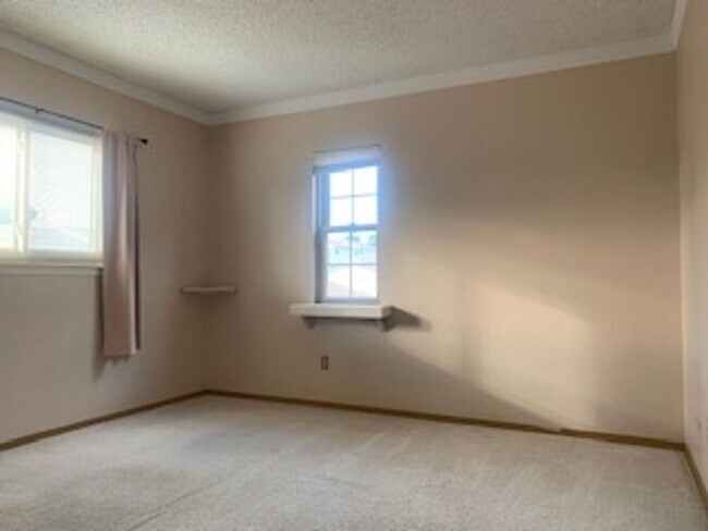 Building Photo - 2 Bedroom Townhome in Colorado Springs