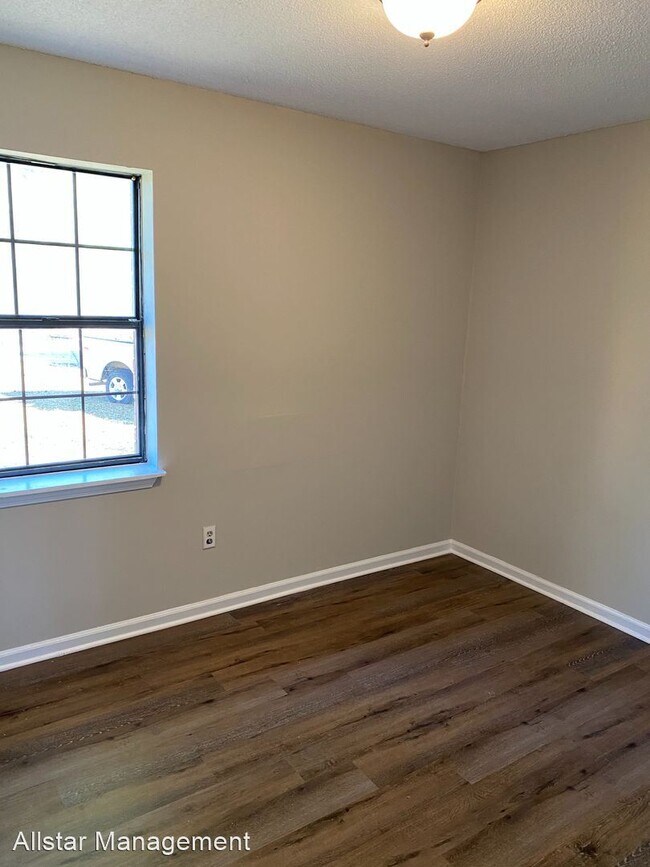 Foto del edificio - 3 br, 1.5 bath House - 103 Browning St