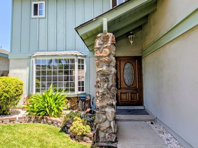 Building Photo - 2 stories - 4 Bedrooms + 2.5 Baths.  Swimming Pool + Solar Panels !!