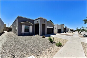 Building Photo - 13868 Paseo Perlas Dr