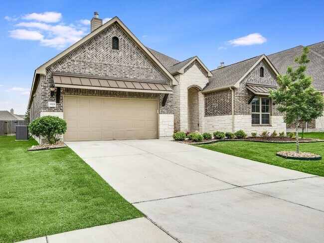Building Photo - 3925 Octavia Dr
