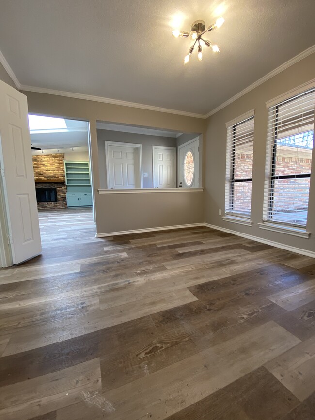 Dining Room. - 605 Scenic Dr