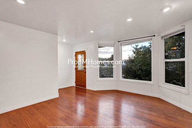 Foto del edificio - Spacious 4 Bedroom Home in the Heart of NW!