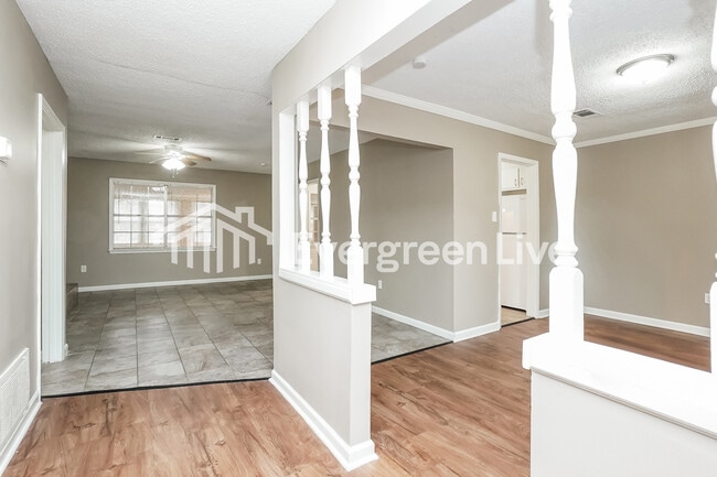 Foto del edificio - 5857 Cypress Trail