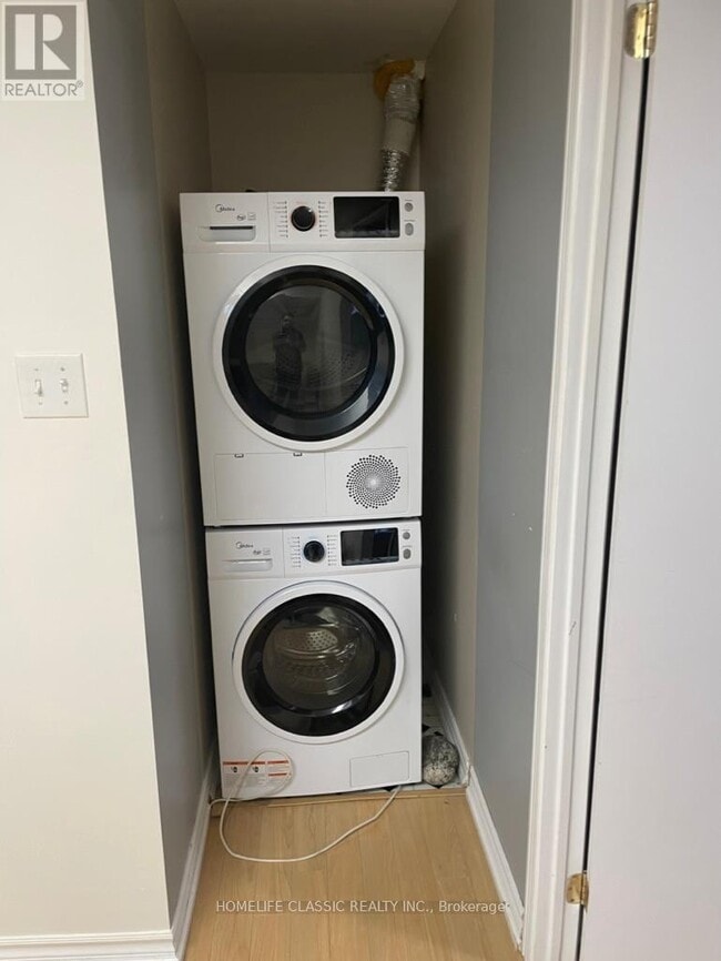 Photo du bâtiment - 102 Church St S