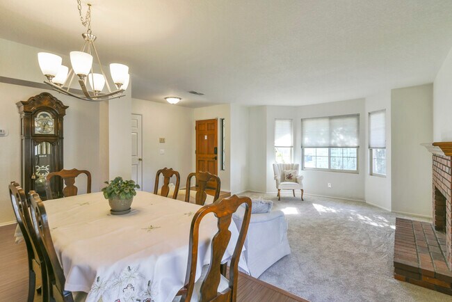 Comedor - 540 Canyon Vista Dr
