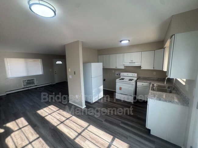 Foto del edificio - 4333 Powell Rd