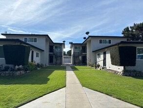 Building Photo - 7622 Crescent Ave