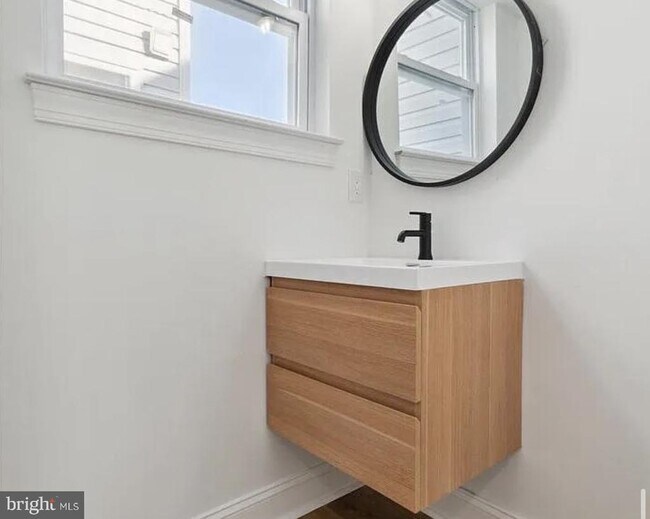 Foto del edificio - 673 N Preston St