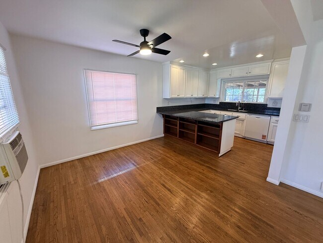 Foto del edificio - Adorable 2-bedroom home available for rent in Lakewood Mutuals!