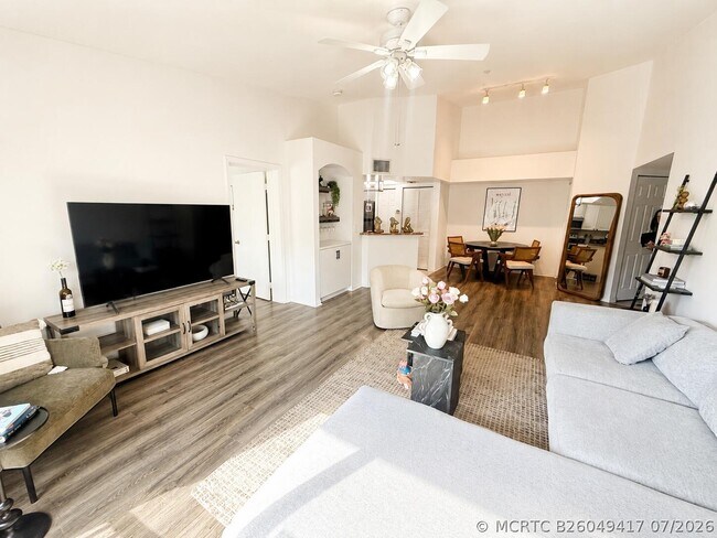 Building Photo - 600 Crestwood Ct N