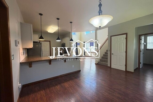 Building Photo - Coming soon! 3 Bed / 2.5 Bath Single-Family Home in West Yakima