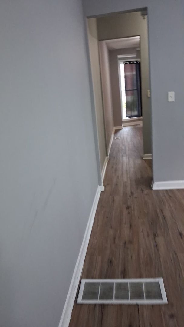Foto del edificio - Three Bedroom One Bathroom Ready For ASAP Move In