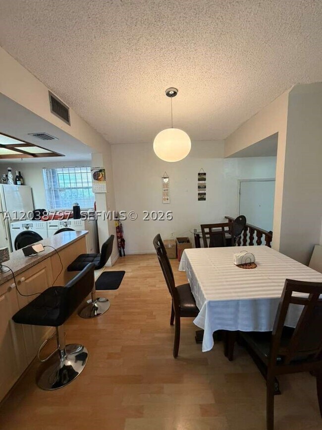 Foto del edificio - 318 W Park Dr