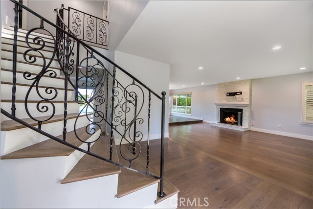 Building Photo - 4752 Del Moreno Dr