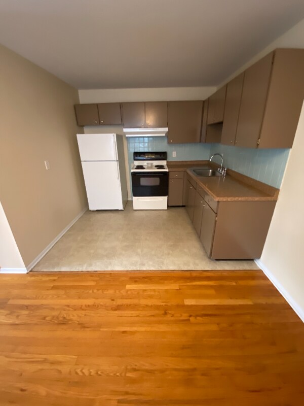 Foto principal - 1285 Reavis Barracks Rd