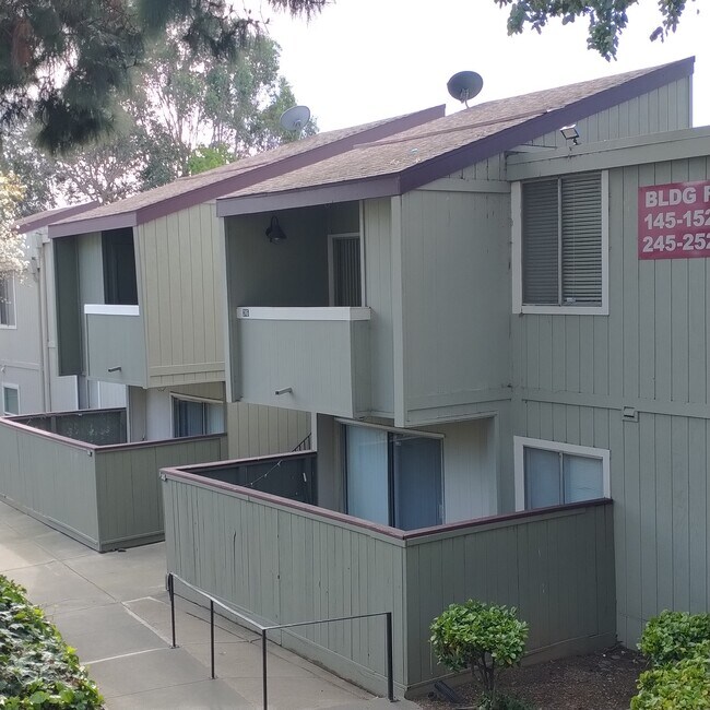 Foto del edificio - 1333 N Camino Alto