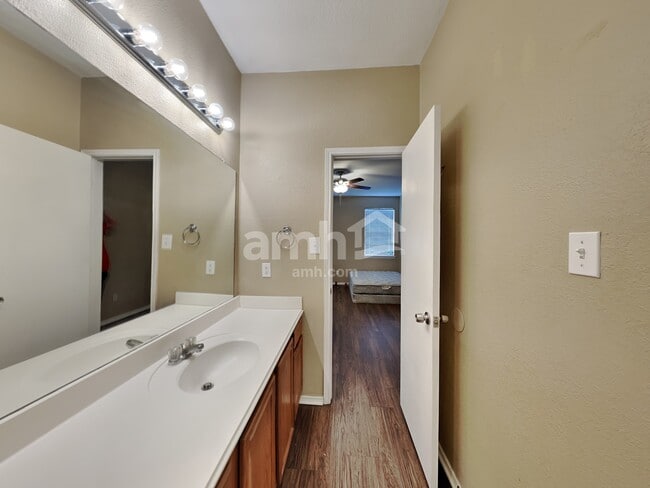 Building Photo - 8608 Rainy Lake Dr