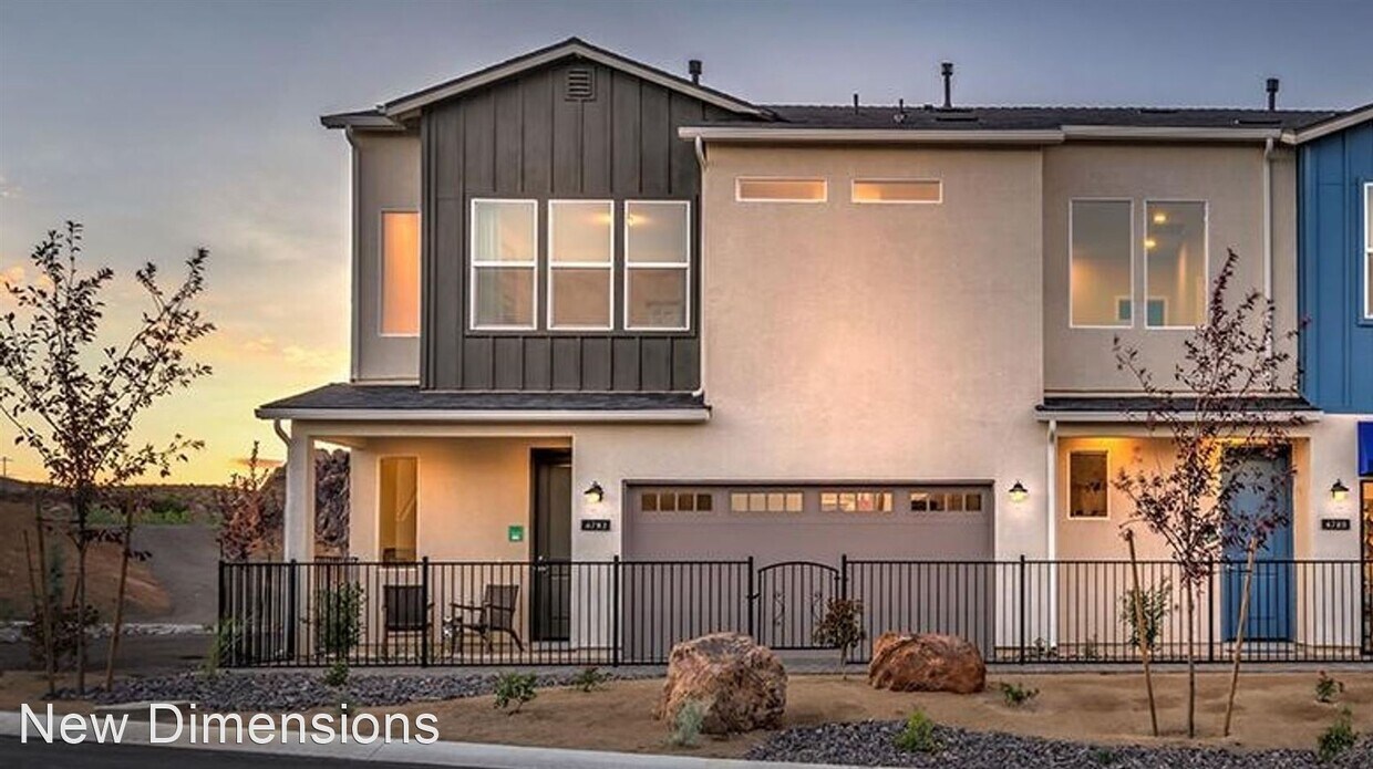 3 br, 2.5 bath House 4783 Black Falcon Way House Rental in Sun