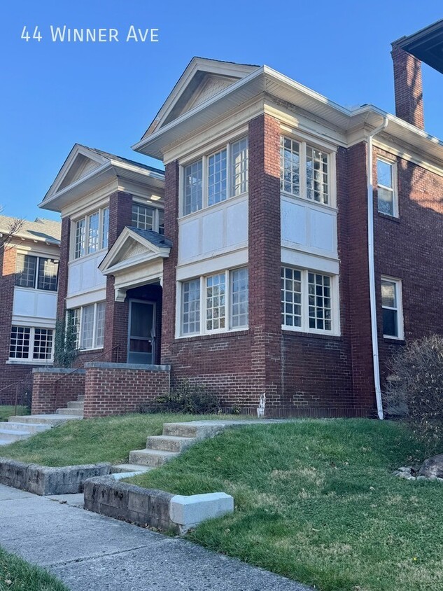 Primary Photo - Spacious 2 Bedroom Olde Town East