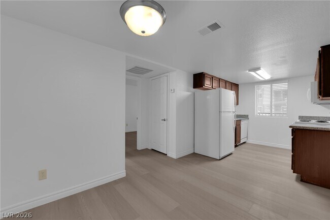 Building Photo - 4921 Indian River Dr